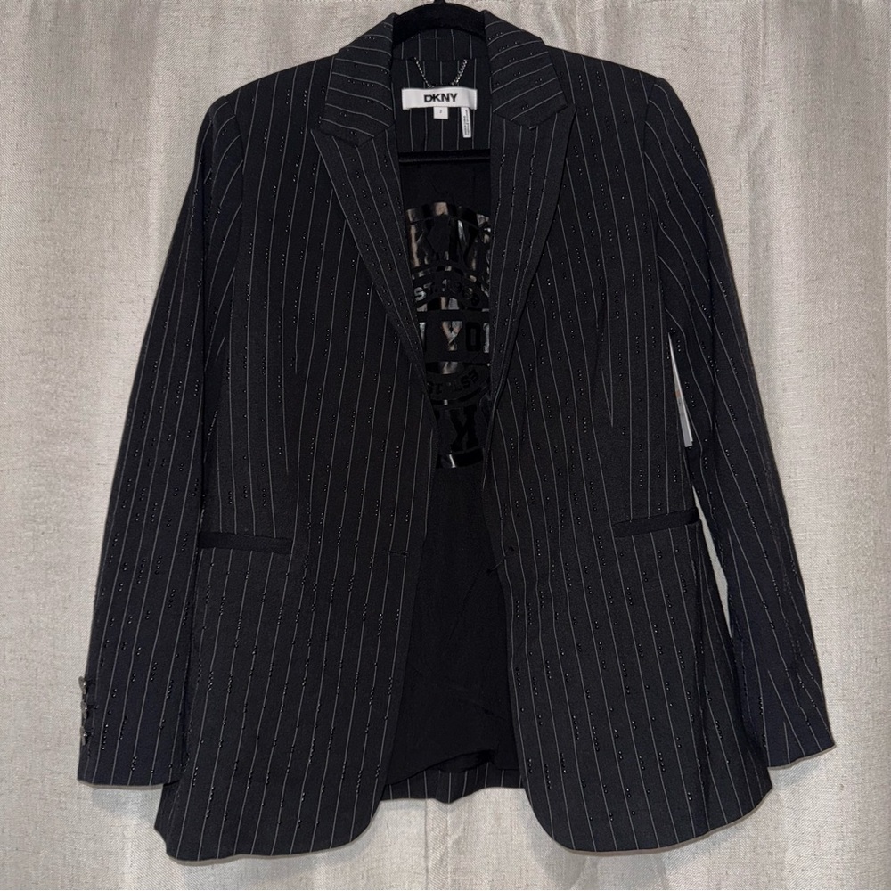 Women’s DKNY black Pinstripe Jacket size 2 great detail very stylish inside logo